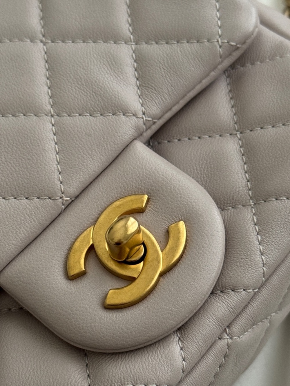 CHANEL Mini Square Pearl Crush Flap Bag in Light Purple with Gold Hardware - Picture 3 of 14